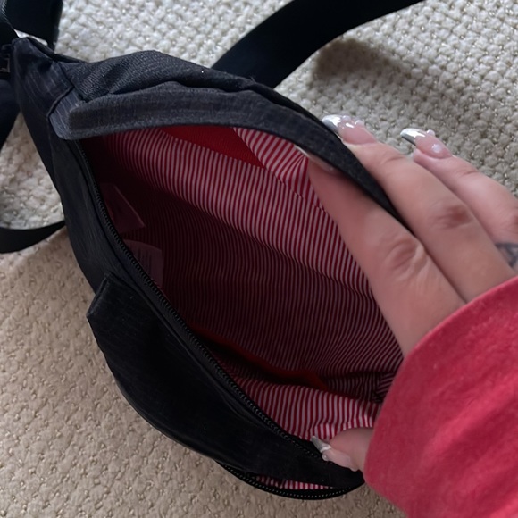 Herschel Fanny Pack - Picture 3 of 5